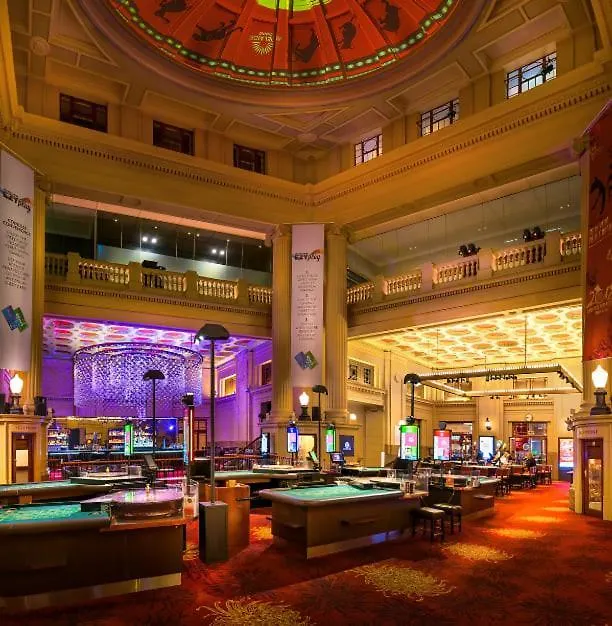 Iconic On Vue With Free Parking Pool Gym Cbd Apartment Adelaide